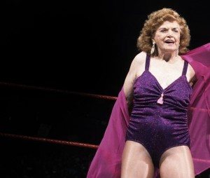 Mae young twerking